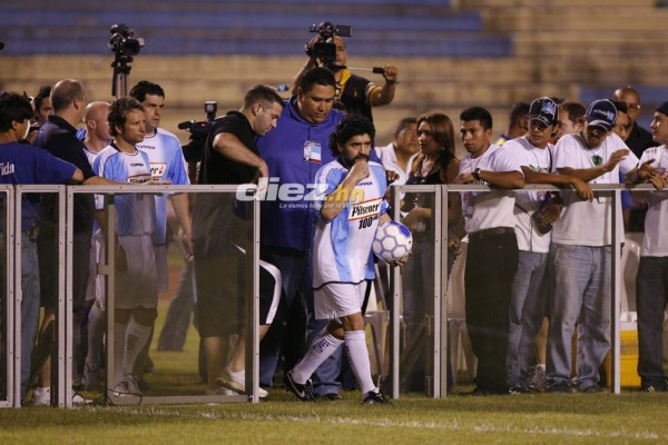 ¡Hotel y camisa de Motagua! El día que Diego Maradona visitó el Estadio Olímpico