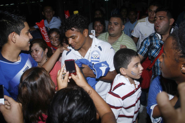Locura en recibimiento de la Selección Sub 23