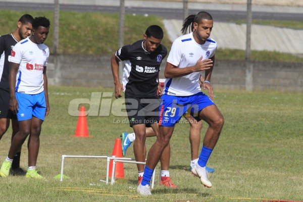 ¡Con nuevo delantero! Así fue el entrenamiento del Olimpia a un día de empezar el torneo