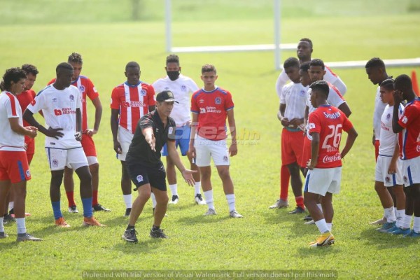 ¡Caras nuevas! Las novedades en el primer entrenamiento del tricampeón Olimpia y los que fueron renovados