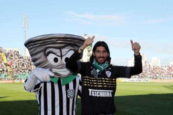 La espectacular carrera de Sebastián el 'Loco' Abreu