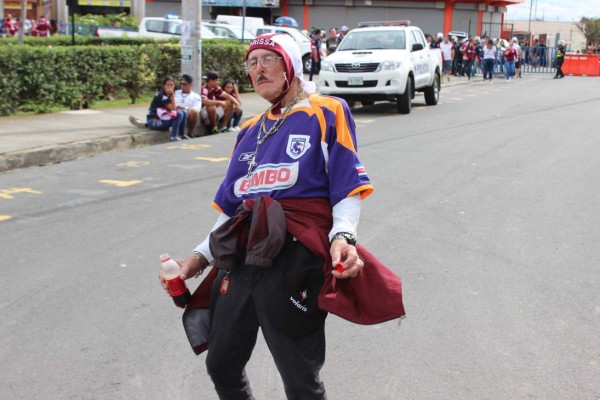 ¡Ambientazo! El estadio Ricardo Saprissa lució sus mejores galas para la final costarricense