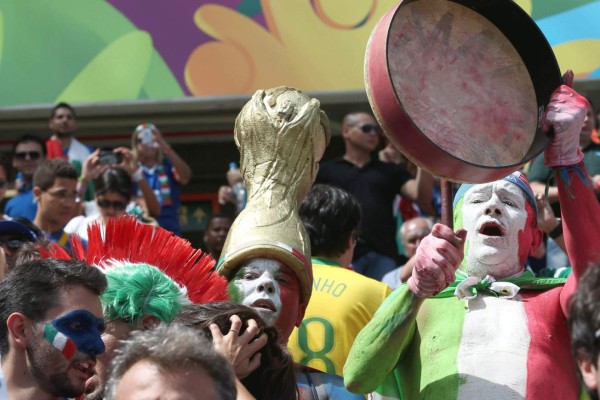 Las mejores imágenes del juego Costa Rica vs Italia.