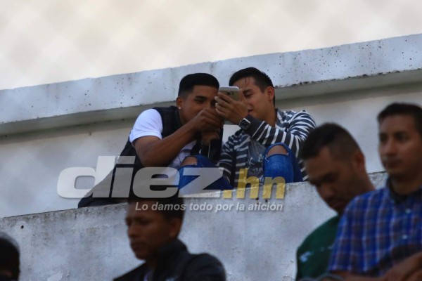 NO SE VIO POR TV: ¿Con quién celebró Estupiñán su primer gol en Motagua?