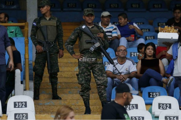 EN FOTOS: La chilena de Mario, la inexplicable expulsión de Pineda y el golazo de Jhow