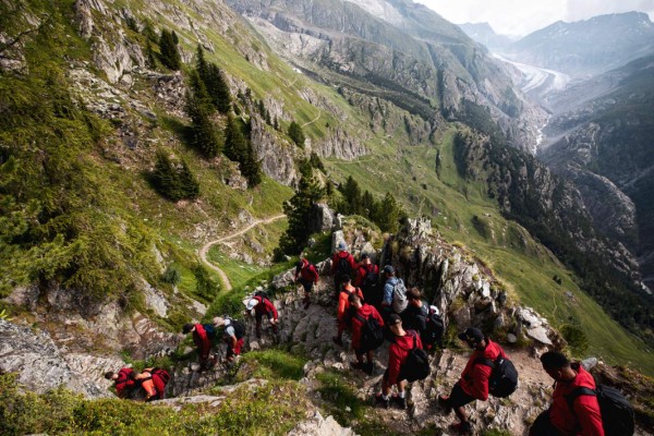 Madrugadas, sin celulares y duermen en cabañas: La extrema pretemporada del Augsburgo