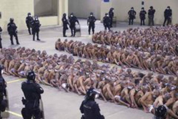 Las 15 fotos que han impactado al mundo sobre pandilleros en las cárceles de El Salvador