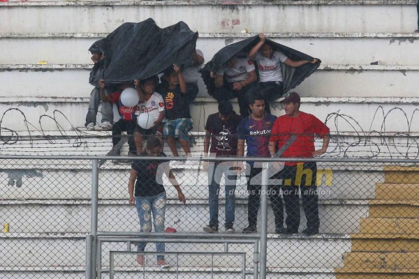 NO SE VIO EN TV: El detallazo de Bengtson con JC Espinoza y el homenaje a Adriel