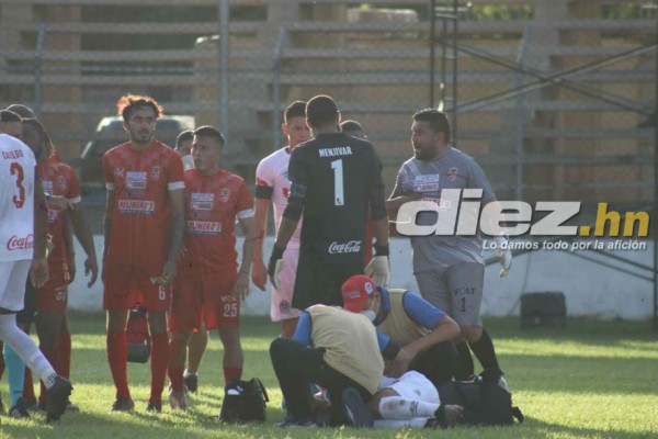 Fotos: La bronca de Obed con Carlos Pineda y el portero del Real de Minas que jugó de delantero