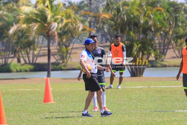 ¡Puso las cosas claras! Así fue el primer entreno de Nahún Espinoza con Olimpia