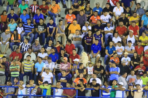 CURIOSAS: Grito vikingo, chicas lindas y abrazos en Choluteca