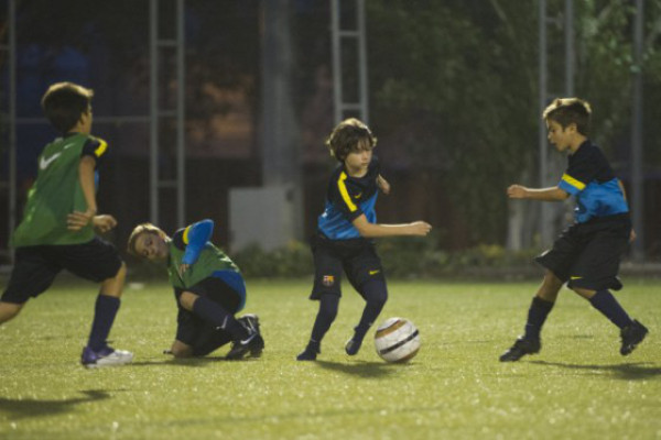 Gabriel Muniz, niño brasileño sin pies, cumple su sueño.