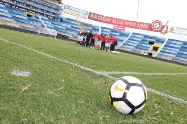 ¡Belleza! El Cuscatlán, escenario del partido Alianza-Platense por la Concacaf