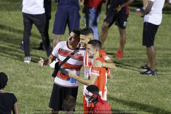 ¡No se vio en TV! El enorme beso de Chavasco; la belleza que eclipsó La Ceiba y la furia de Jorge Cardona
