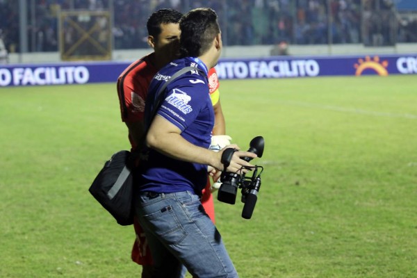 Las imágenes que no se vieron por la TV del Motagua-Olimpia