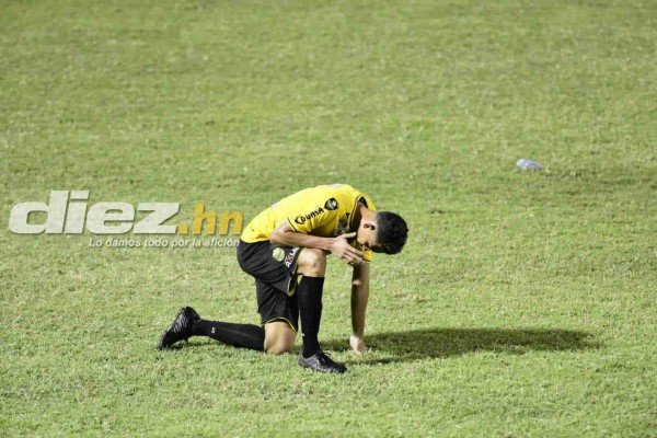 La tristeza del Real España, el enojo de Medford y el abrazo de 'Buba' López