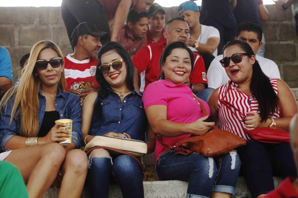Las chicas lindas que engalanaron el cierre de las vueltas en Honduras