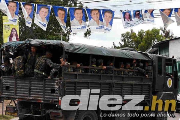 Curiosas: Urnas llevadas a caballo, alcalde se pone a bailar y niños la sensación