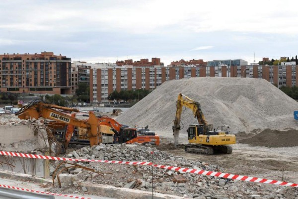 Lo que queda: El estadio Vicente Calderón, convertido en una carretera más en Madrid