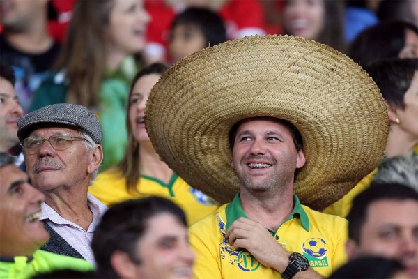 Ambiente del Brasil-Honduras en el estadio Beira-Rio en Porto Alegre