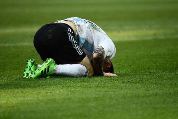 EN FOTOS: Pogba consoló a un Messi destrozado por eliminación en Rusia