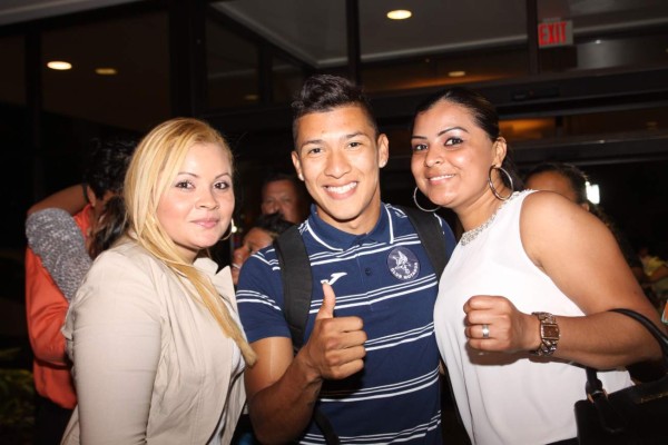 El jugador del Motagua Kevin López conoce a su padre en New Orleans