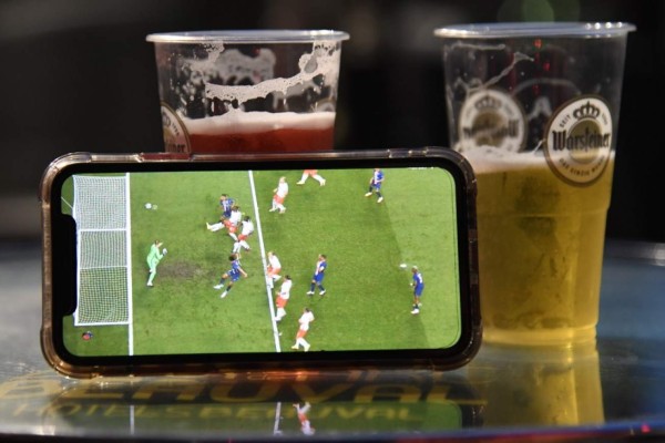 El sentimiento de Neymar: fiesta, cerveza y lágrimas tras la clasificación del PSG a la gran final de la Champions