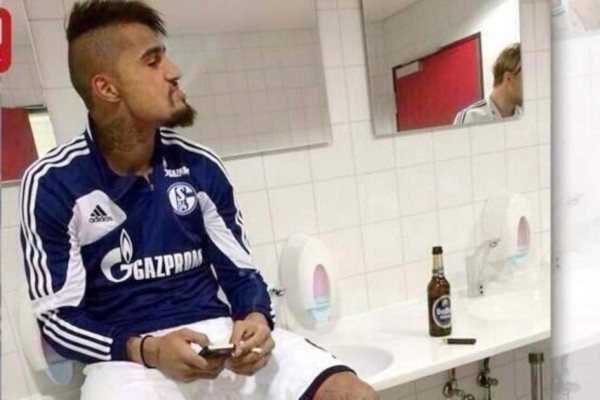 FOTOS: Los futbolistas que han sido sorprendidos fumando