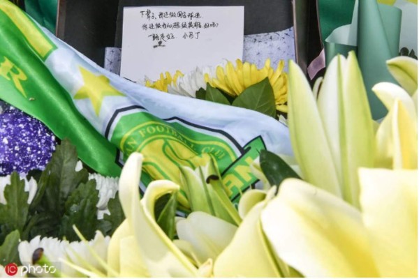 Beijing Guoan llora al 'Pery' Martínez y le honra con bonito altar en las afueras de su estadio