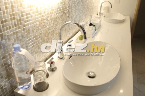 Almohadas de algodón egipcio y otros lujos esperan a Ronaldinho en Honduras