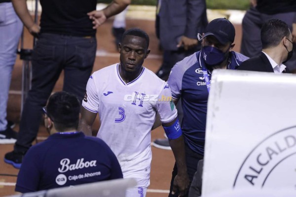 Las impactantes y desgarradoras fotos de los futbolistas de Honduras en el Olímpico y el júbilo de los panameños