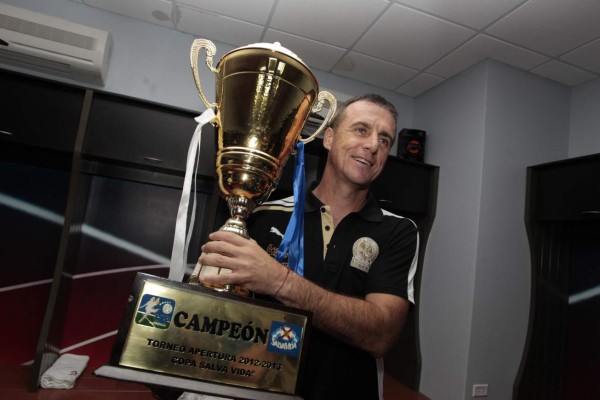 ¡EL REY DE COPAS! Las imágenes históricas del Olimpia, que hoy celebra 105 años