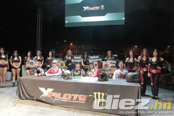 Tegucigalpa vibró con el show en Xpilots