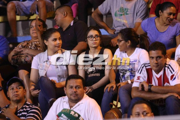 ¡Bellezadas! Las mujeres más lindas en los estadios de Honduras