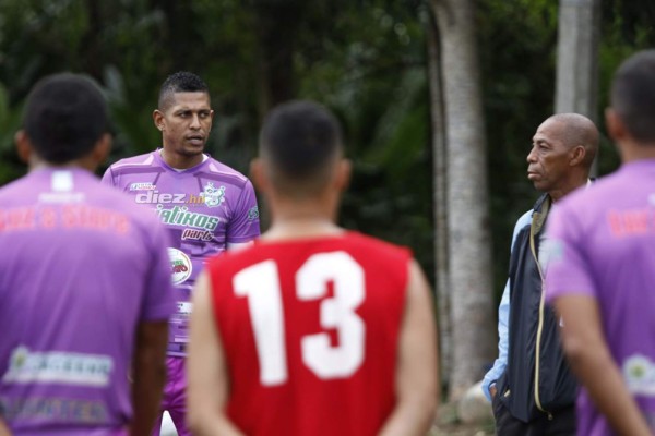Fotos: Carlo Costly vuelve a sudar la camisa del Platense 14 años después de su debut
