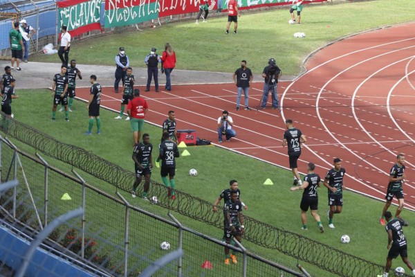 ¡Remueven la serpentina! Realizan labores de mantenimiento al Estadio Olímpico Metropolitano