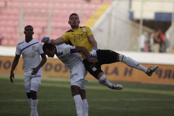 Olimpia golea a Victoria y es líder absoluto