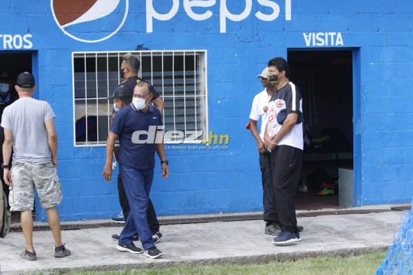 Aficionados irrumpieron en el estadio Sergio Reyes y ocasionaron retraso en el arranque del Savio-Génesis