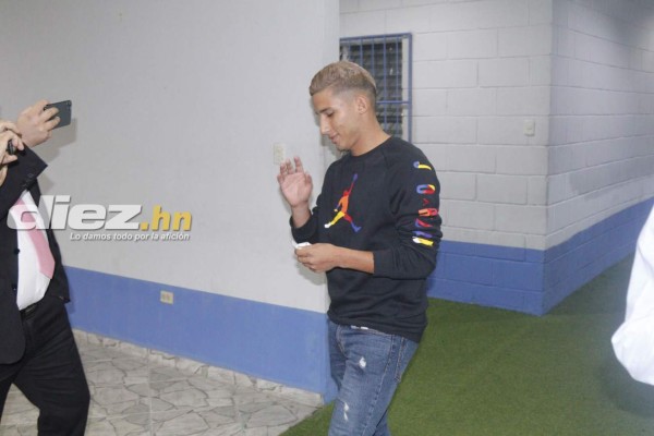 No se vio en TV: José Pinto sí estuvo en el Nacional, invitado de lujo del Olimpia y bellas chicas