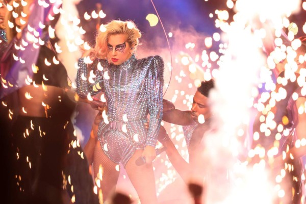 FOTOS: Así fue el show de Lady Gaga en el mediotiempo del Super Bowl
