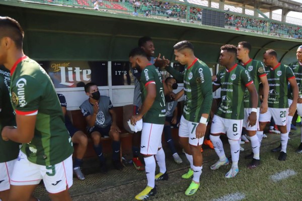 ¡Llenazo y ambientazo! El Yankel Rosenthal vibró con el triunfo verdolaga que fue engalanado por bellas chicas