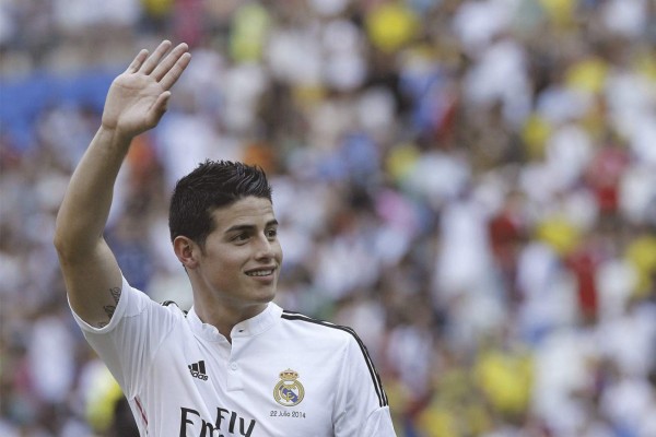 James Rodríguez fue presentado por Real Madrid ante 20 mil aficionados.