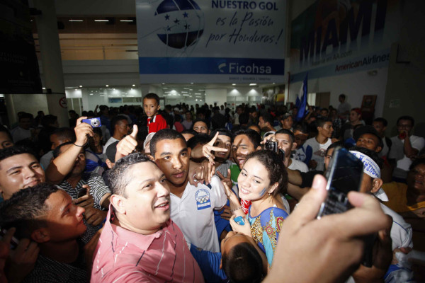 Locura en recibimiento de la Selección Sub 23