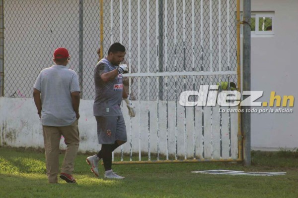 Fotos: La bronca de Obed con Carlos Pineda y el portero del Real de Minas que jugó de delantero