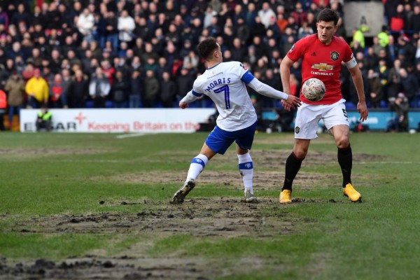 La pésima cancha en la que jugó Manchester United por la FA Cup
