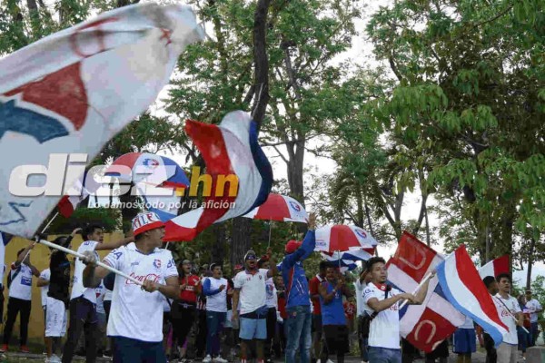 Barra del Olimpia llegó a motivar al plantel previo al juego ante Saprissa