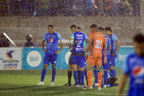 NO VISTE EN TV: Reclamo airado de Hernán Medford, bronca y lluvia en Choluteca