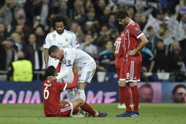 No se vio por TV: El gran gesto del Real Madrid con los jugadores del Bayern; CR7 fue a buscar a Benzema