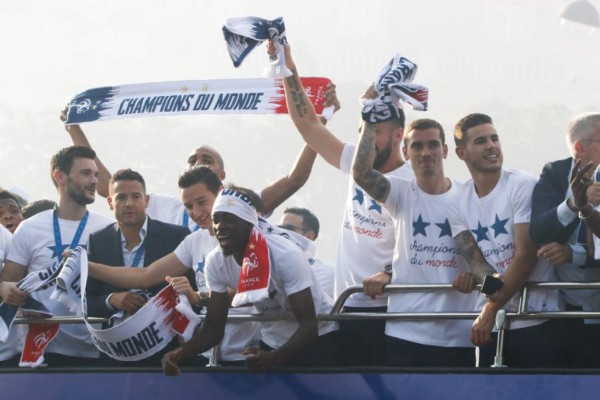 ¡La Copa está en casa! Francia explota de euforia tras conquistar Rusia 2018