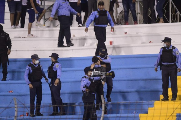 La dolorosa imagen del capitán, el repudio a Fabián Coito y el desorden en las graderías provocado por la derrota